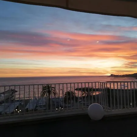 Apartment Seazen, Frontline Penthouse In